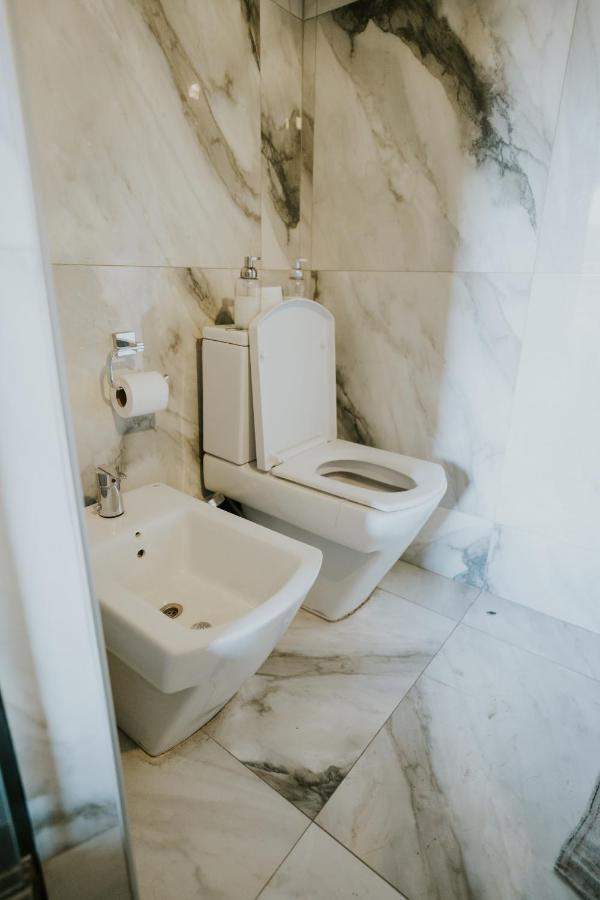M65 Luxury Apartments Кордова Екстер'єр фото