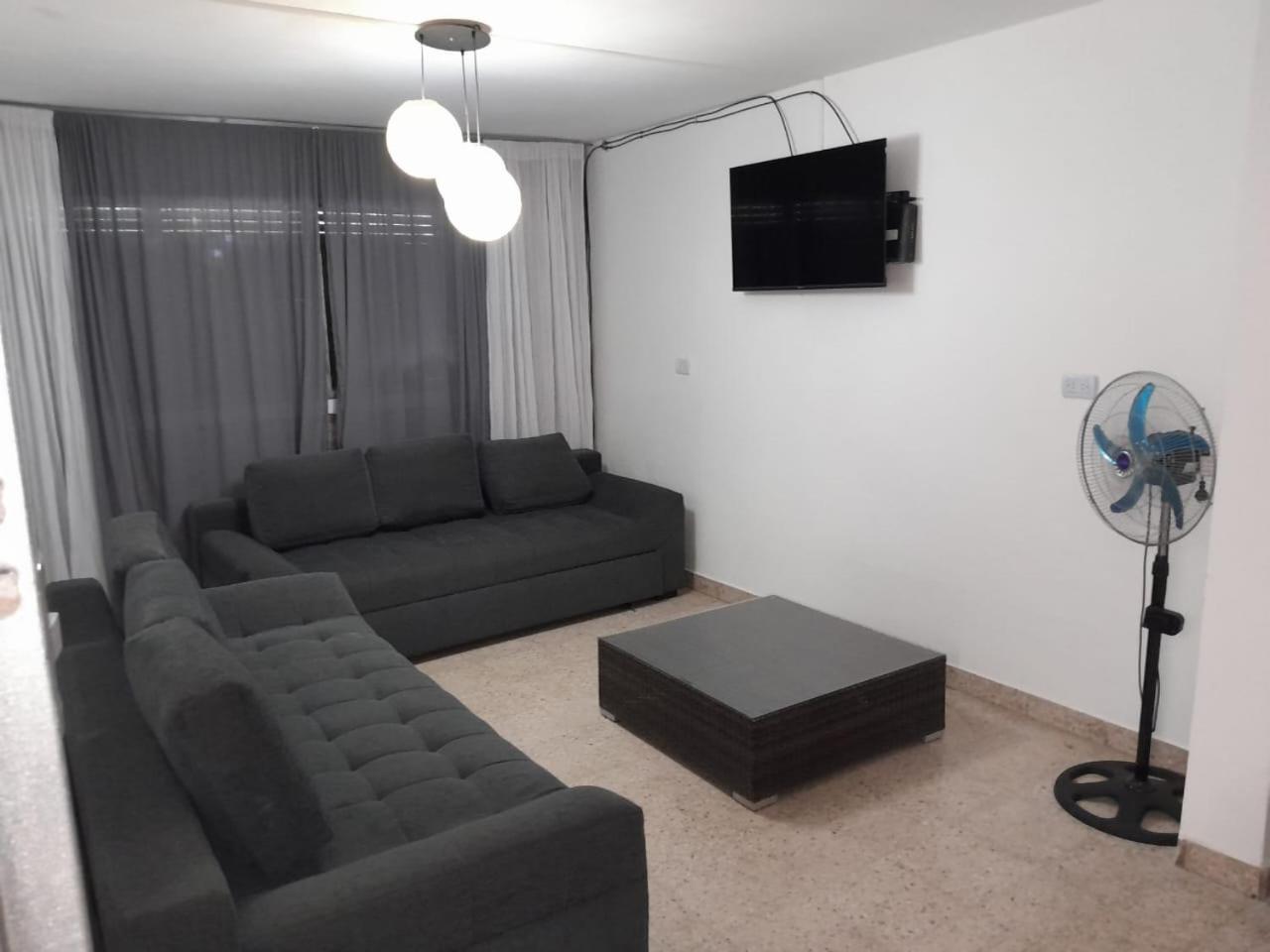 M65 Luxury Apartments Кордова Екстер'єр фото